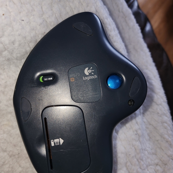 Logitech M570 Wireless Trackball Mouse W Unifying USB receiver - Picture 3 of 4